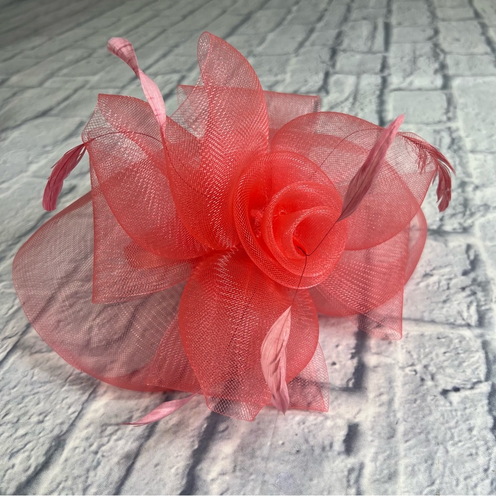 It’s Kentucky Derby season!!  Coral flower fascinator hat like new condition
